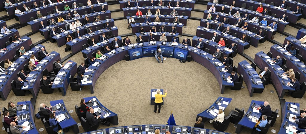 Megszavazta az Európai Parlament, hogy Magyarország egy „hibrid választási autokrácia”