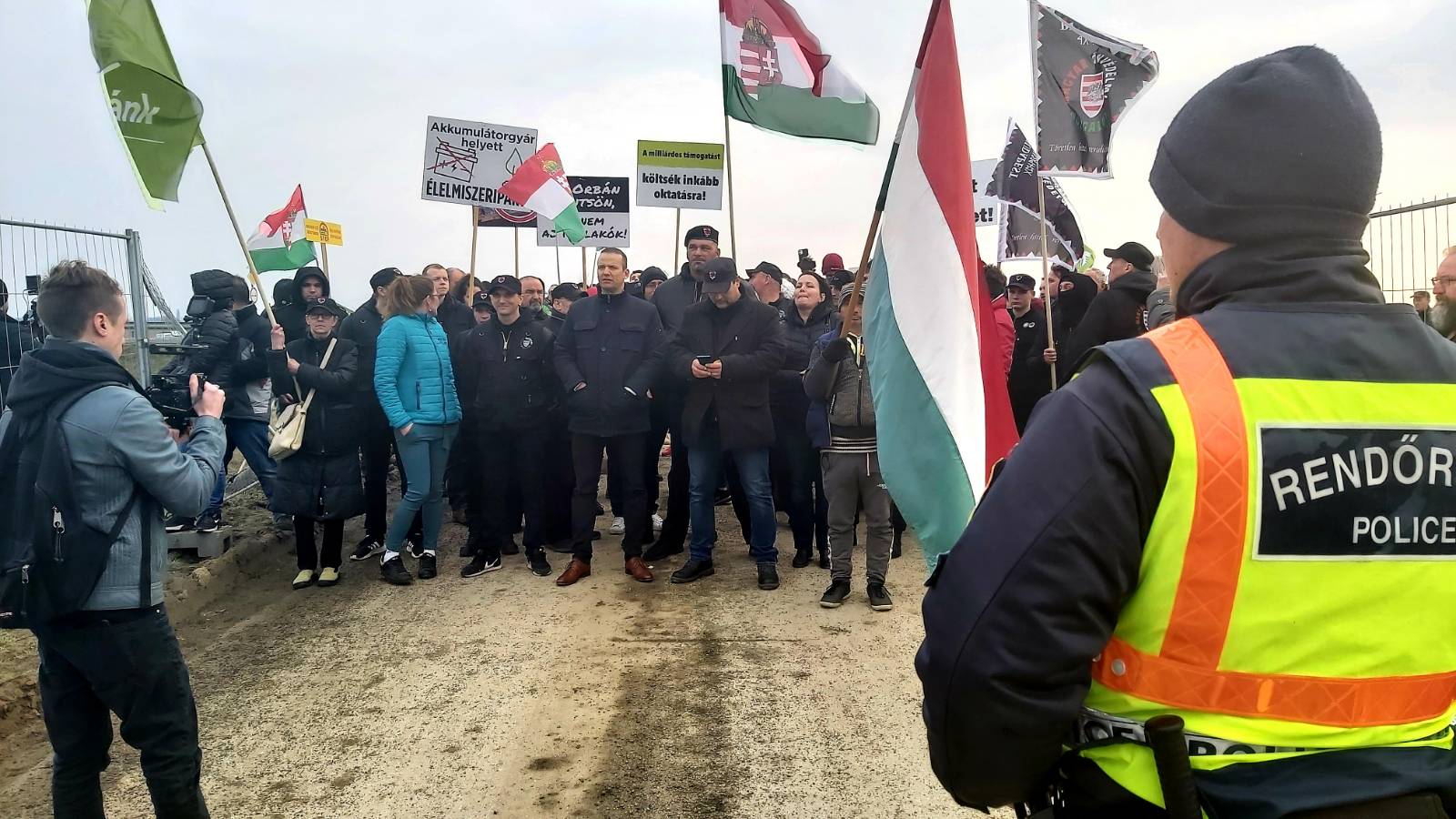 A Mi Hazánk blokád alá vonta a debreceni akkugyár építési területét