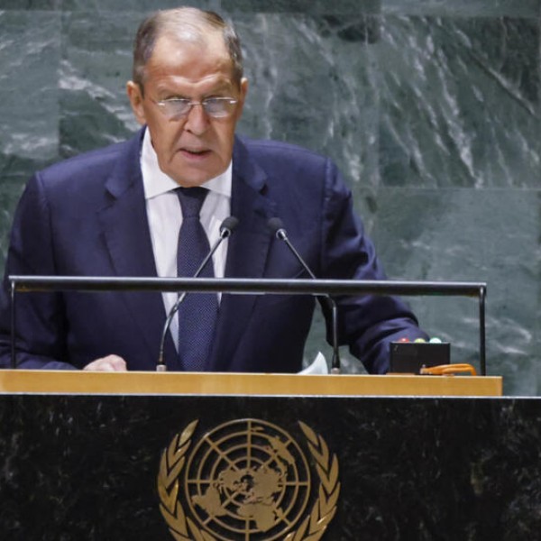 Lavrov: a Nyugatot elvakította az a vágy, hogy “legyőzze” Oroszországot