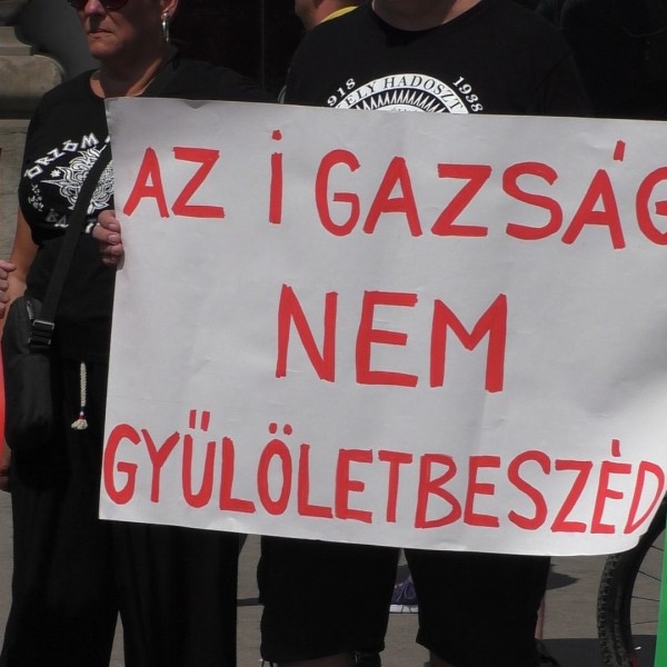 Így zajlott a Budapest Pride legnagyobb ellentüntetése - Képek és Videó a beszédekről