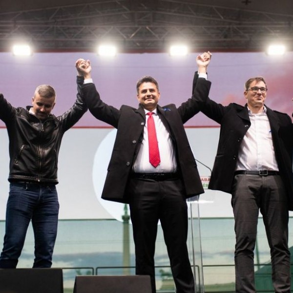 Itt van a baloldal listája: 14 helye van a DK-nak, 12 a Jobbiknak