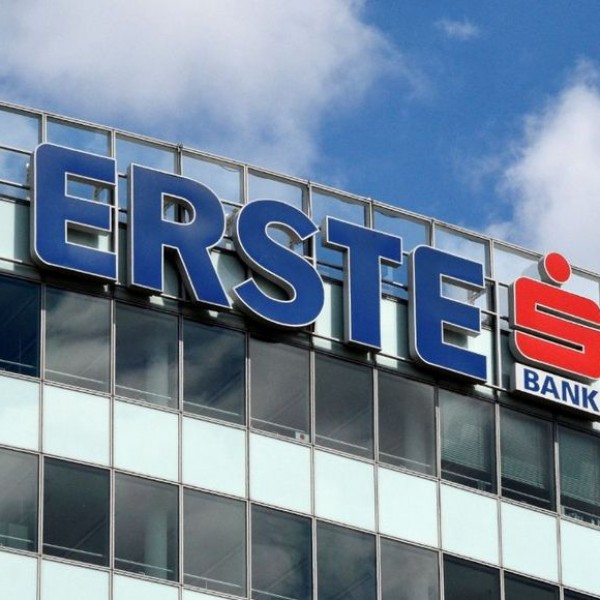 Az Erste Bank is áthárítja az extraprofit-adót