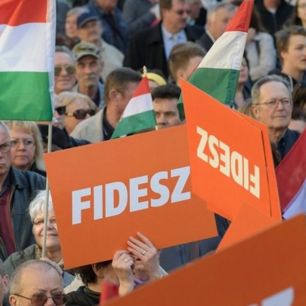 Závecz megkongatta a vészharangot: megint megvadult a Fidesz