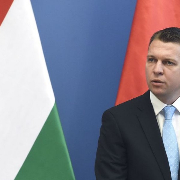 Menczer: Magyarország tartja magát az "egy Kína" elvhez