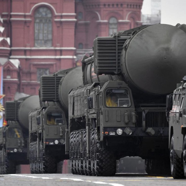 Moszkva elítélte az atomfegyverek bevetésével kapcsolatos cinikus spekulációkat