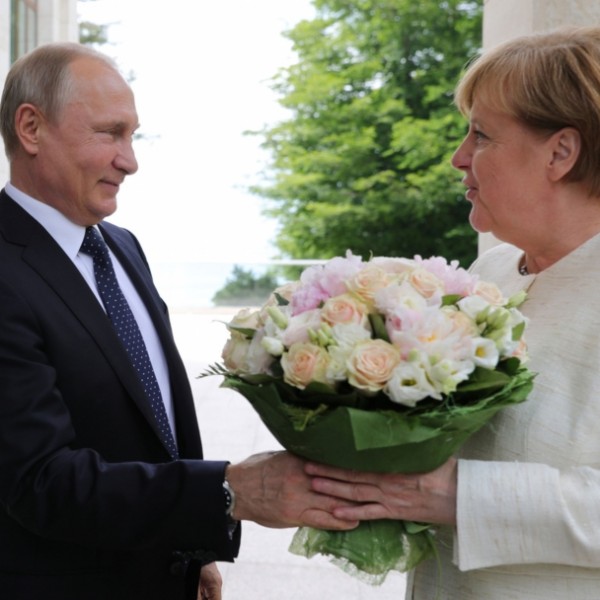 Merkel: tartós béke Európában csak Oroszországgal lehetséges