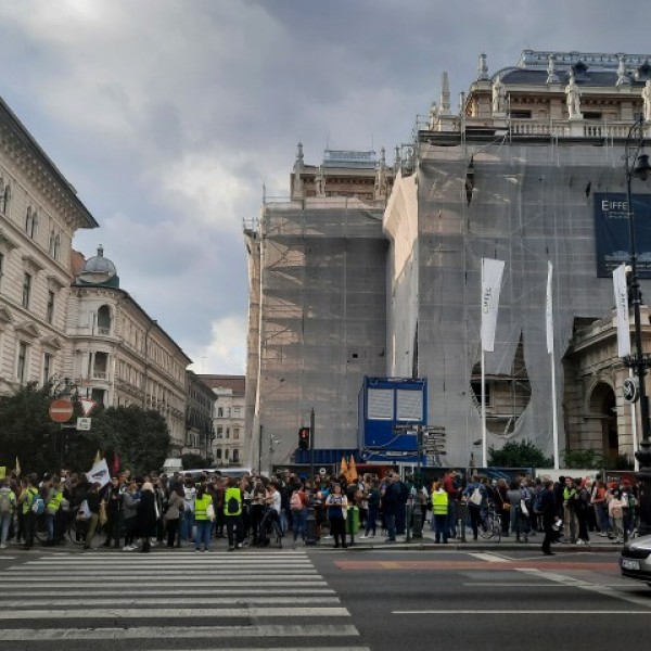 Greta magyar rajongói vergődtek ma a belvárosban - Fotók