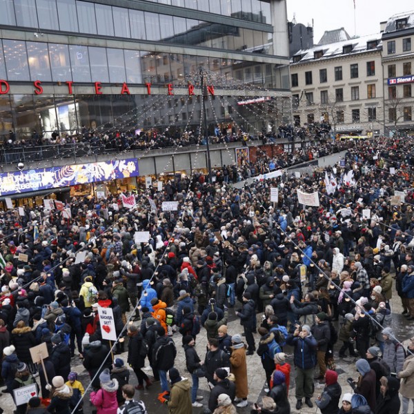 Ismét tüntettek Nyugat-Európa városaiban az oltási igazolások és a korlátozások ellen