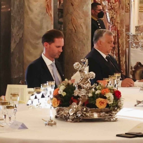 Orbán Viktort érzékenyíteni próbálta a NATO: leültettek mellé egy buzit a vacsorán