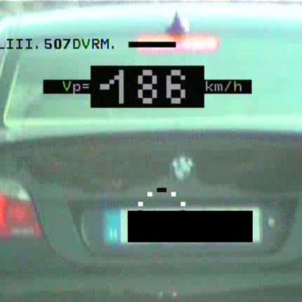 Kilencvenes táblánál 186 km/h-val száguldott egy BMW-s Szabolcsban