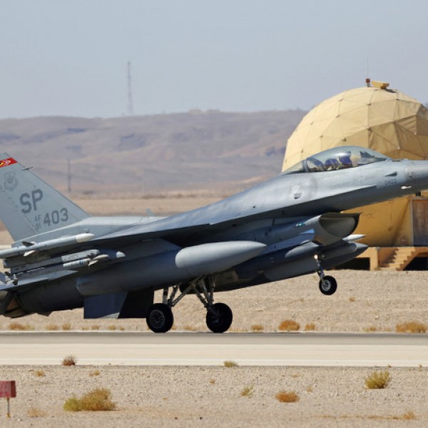 Joe Biden: Az Egyesült Államok nem fog F-16-os vadászrepülőgépeket biztosítani Ukrajnának