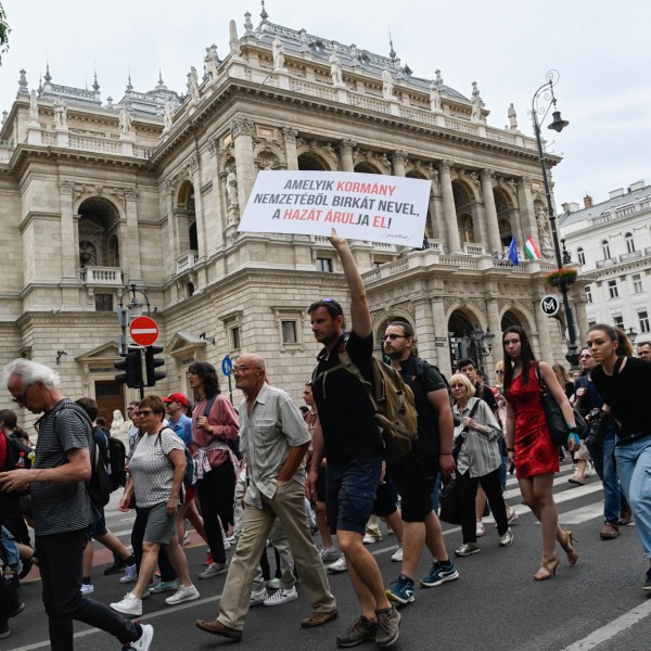 Diákok és nyuggerek hisztiznek Budapesten ismét