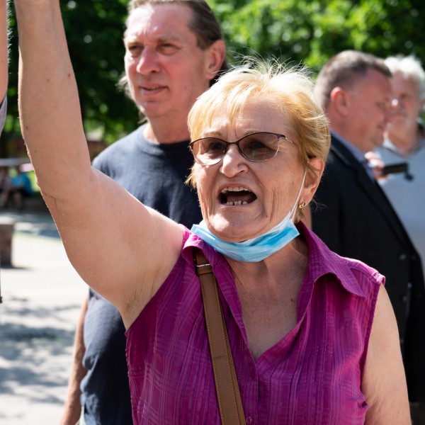 Tüntetők zavarták meg Dobrev országjárását is - Fotók