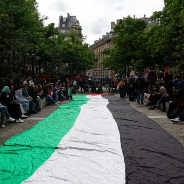 A rendőrség feloszlatta a palesztinpárti diáktüntetést Párizsban