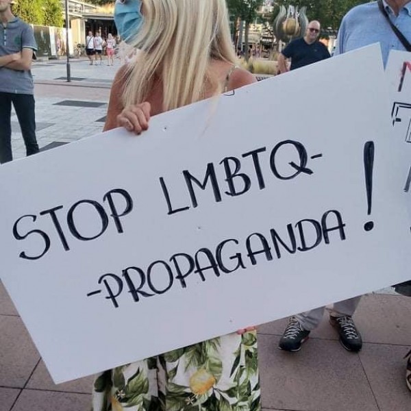 Dobrev elviharzott a zalaegerszegi fórumáról - tüntetők várták