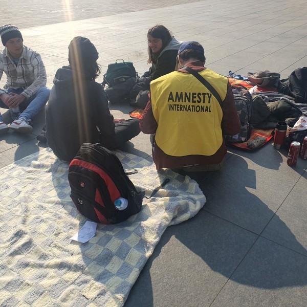 A Kossuth téren tüntetett az Amnesty International és néhány diák