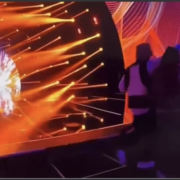 Karlendítéssel ünnepelte az egyik ukrán bohóc az Eurovíziós győzelmet (Videó)