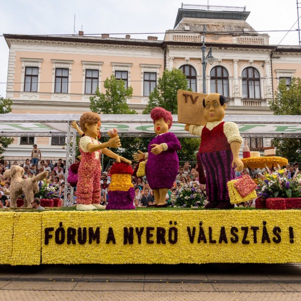 Tízezrek nézték meg Debrecenben a virágkarnevált (Fotók)