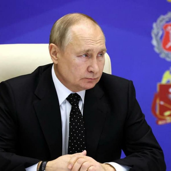 Putyin katonai vezetőkkel tartott megbeszélést az ukrán konfliktusról