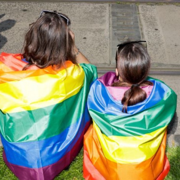 Románia ismét átállt: Örülhetnek az azonos nemű párok