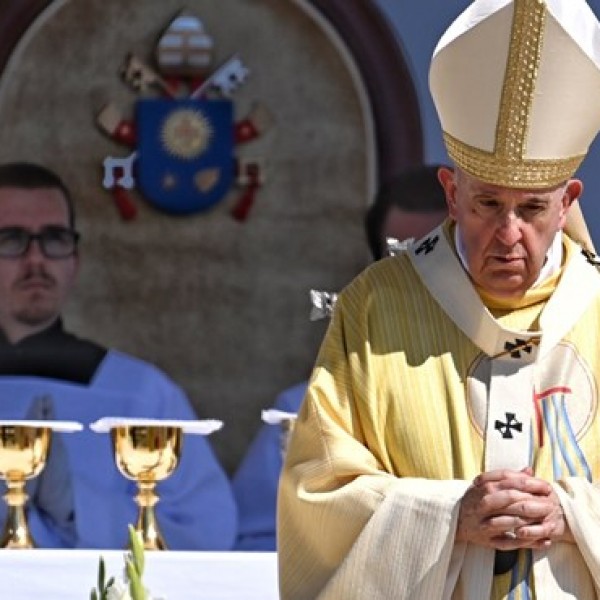 „Nem méltók saját emberi hivatásukhoz”: Ukrajna békéjéért aggódik a pápa