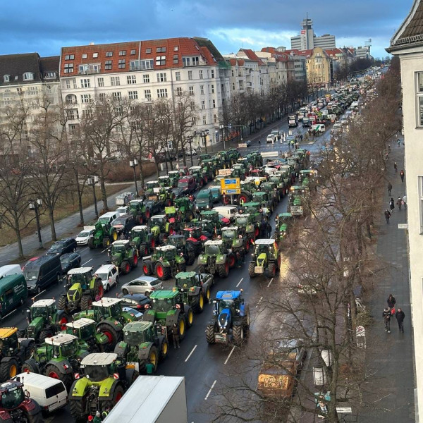 Elkezdődött: 5000 traktor Berlinben