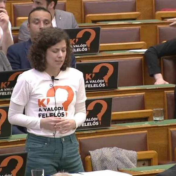 "Orbán Viktor részegesen egy táncost ölelgetett március 15-én" - Orosz Anna a parlamentben mocskolja a kormányfőt