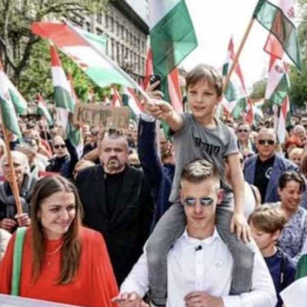 Orbán Viktor kihívójaként emlegeti Magyar Pétert a külföldi sajtó
