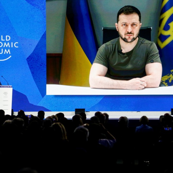 Zelenszkij teljeskörű szankciókat követelt Davosban