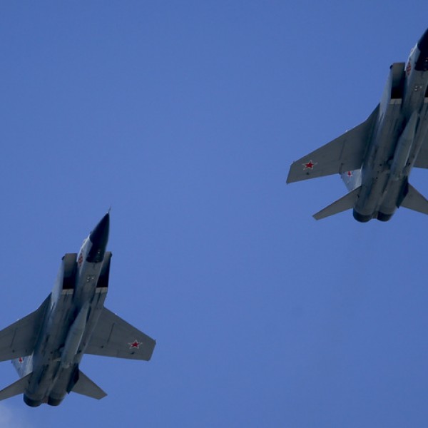 Lezuhant egy vadászgép orosz területen, videón a becsapódás