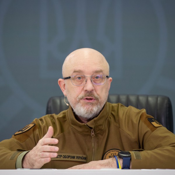 Leváltották az ukrán védelmi minisztert