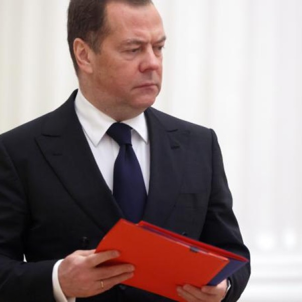 Medvegyev azon viccelődött, hogy Ukrajna Nyugatra vágyik, de az afgán sorshoz került közelebb