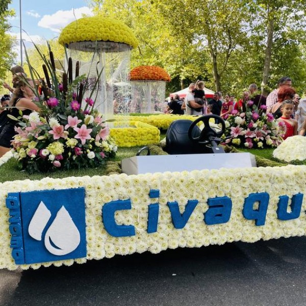 Idén tizennégy virágkocsi készült a Debreceni Virágkarneválra - Fotók