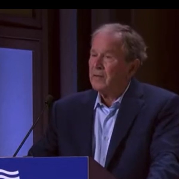 Bush: Egyetlen ember döntése volt a brutális invázió elindítása Irak ellen. Mármint Ukrajna ellen