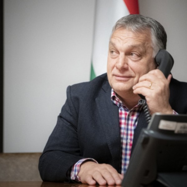Orbán a brit kormányfőnek: Nem tesszük kockára Magyarország energiaellátását