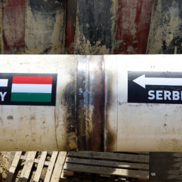 Politico: Enged az olaj ügyében Magyarországnak Brüsszel