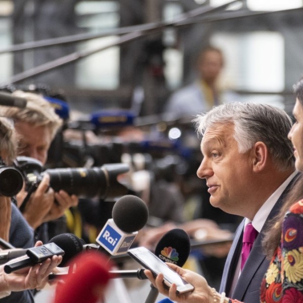 Die Zeit: Oroszország és Kína megvásárolja Orbán Viktort