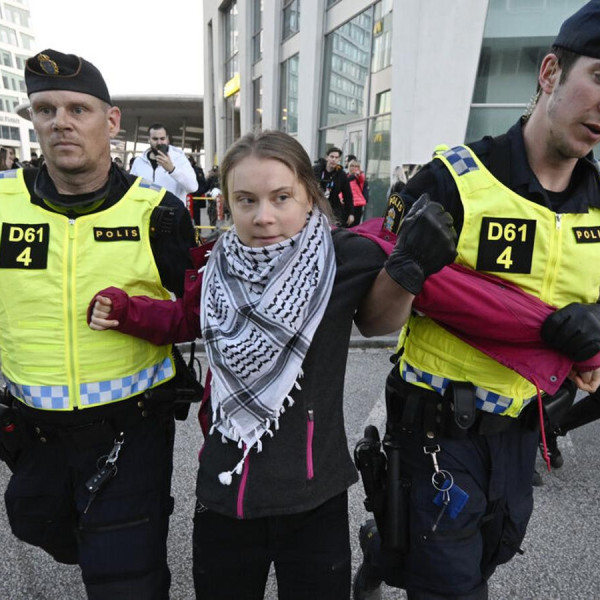 Megint elvitték a rendőrök a palesztinpárti Greta Thunberget (Videó)