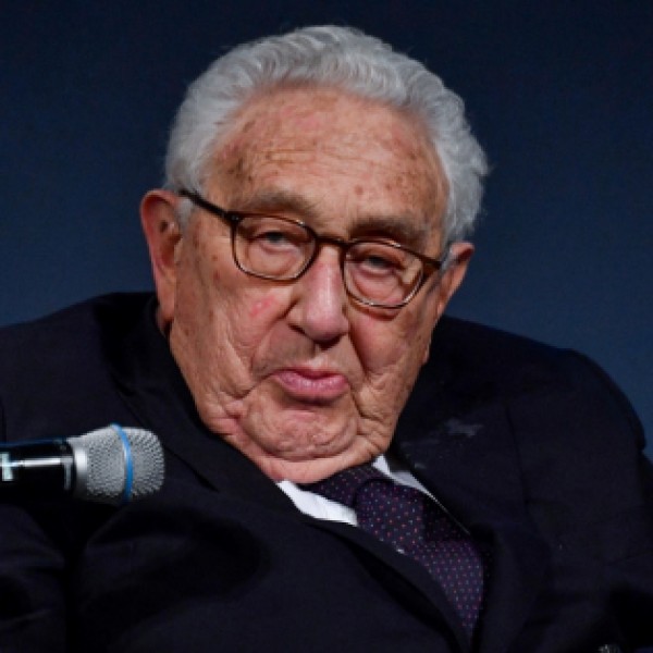Kissinger: Itt az idő tárgyalni Putyinnal