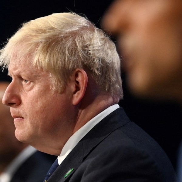 Boris Johnson megbukott - lemondott és eltakarodik végre