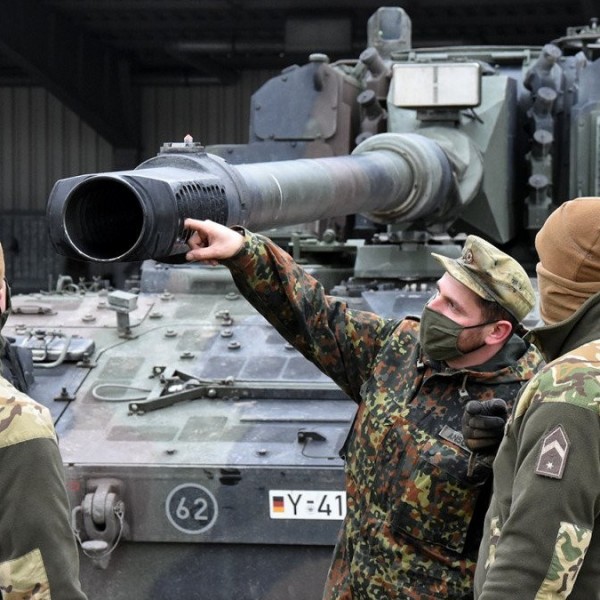 Ma érkezik Magyarországra az első PzH2000 típusú önjáró löveg