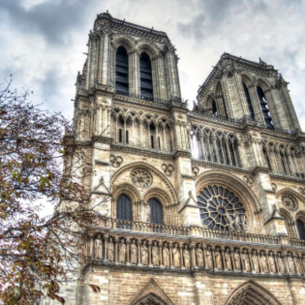 Párizs belvárosában erőszakoltak meg egy turistát