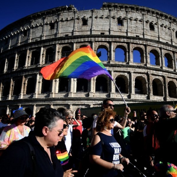 Drogliberalizációval és az azonos neműek házasságának legalizálásával nyerne választást az olasz baloldal