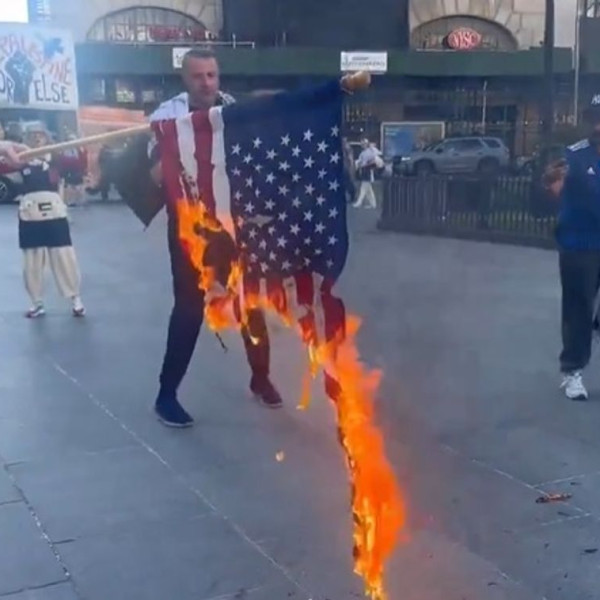 Amerikai zászlót égettek a felbőszült Izrael-ellenes tüntetők