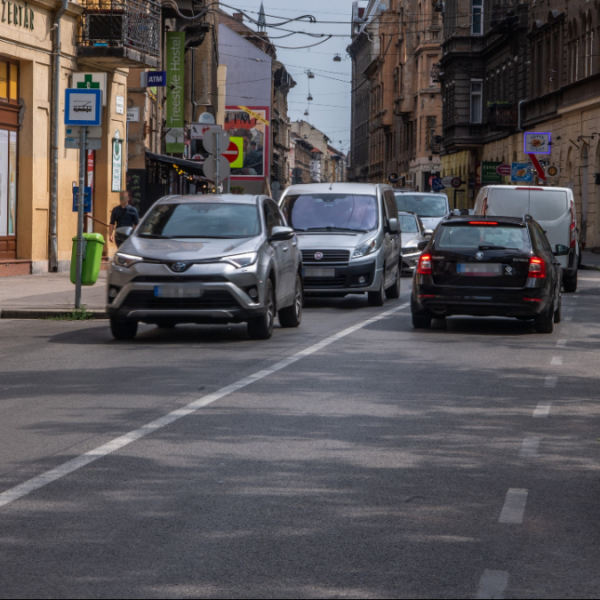 A Levegő Munkacsoport kitiltaná vasárnaponként Budapest belvárosából az autókat