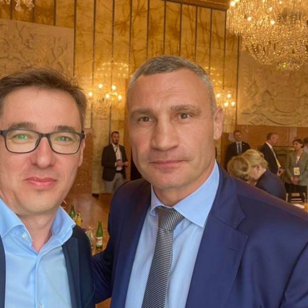 Kamu Geri Prágában találkozott a valódi Vitalij Klicskóval
