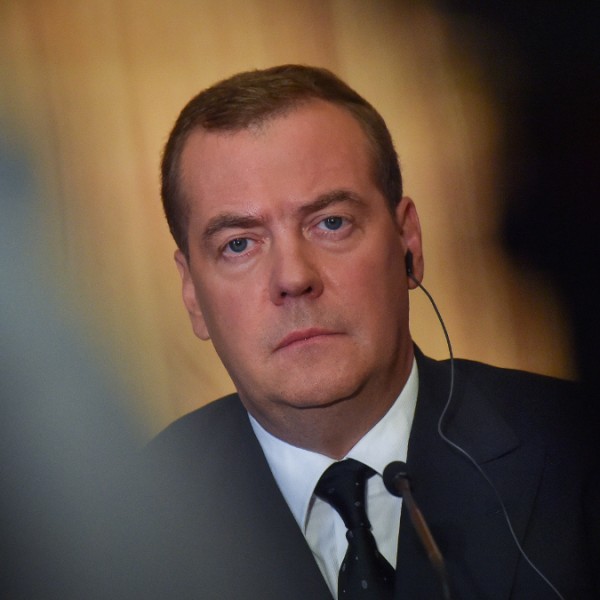 Medvegyev: A Nyugat elvesztette a harcot az orosz medvével és Fagy Tábornokkal szemben