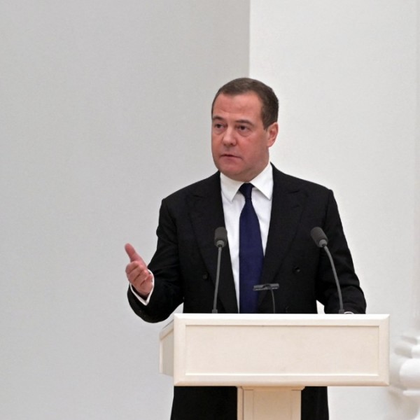 Medvegyev: Nem létezik EU, az csak az USA 51. tagállama