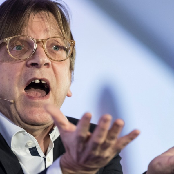 Verhofstadt nekiment Iránnak: Szankciókat, azonnal!