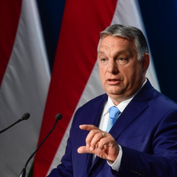 Orbán Viktor: A németek azt mondták, sisakokat hajlandóak küldeni